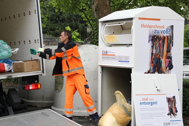 Leerung der Altkleidercontainer Leerung der Altkleidercontainer © Göttinger Entsorgungsbetriebe